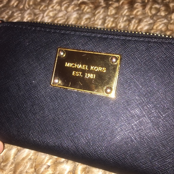 Michael Kors Wallet/Wristlet - Picture 6 of 6